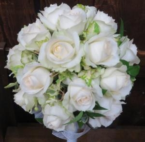 幸福な白い薔薇のブーケ♡｜「花の愛花苑」　（愛知県犬山市の花キューピット加盟店 花屋）のブログ