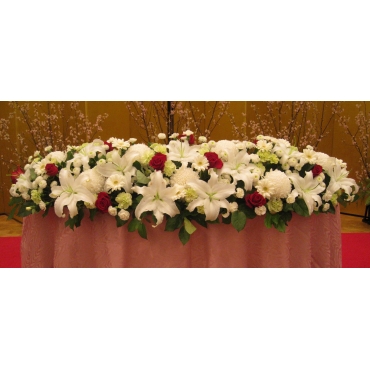ウエディングのメインテーブルの飾花